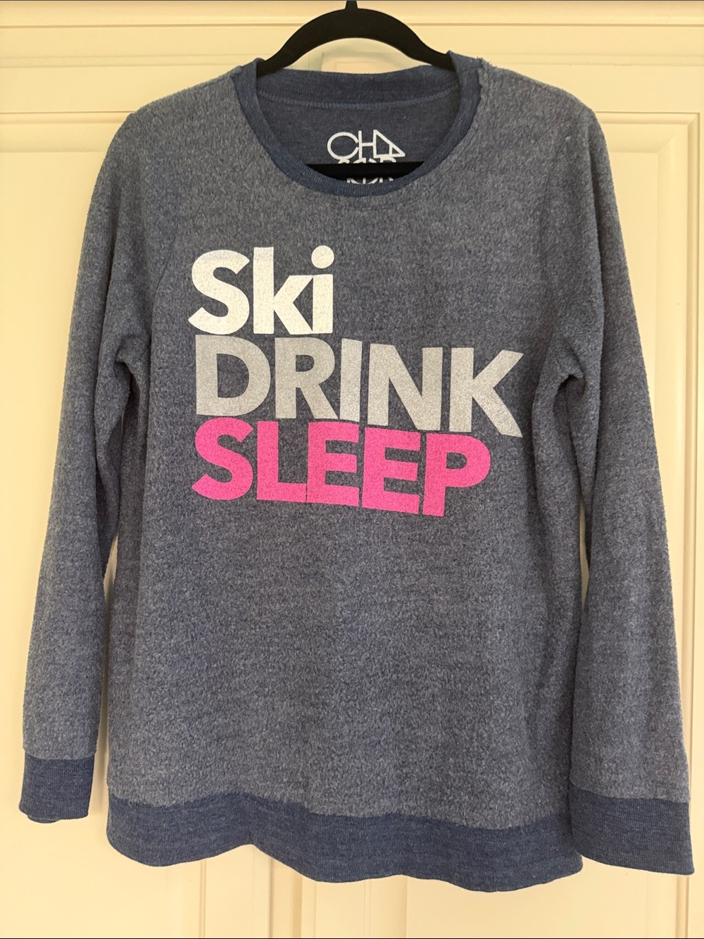 Chaser Women’s Blue 'Ski Drink Sleep' Graphic Crewneck Sweater